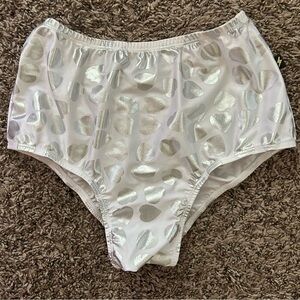 Cleo the Hurricane Metallic Heart Print High Waist Scrunch Butt Bottoms